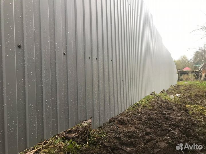 Монтаж забора из профнастила