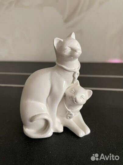 Фарфоровые статуэтки разные