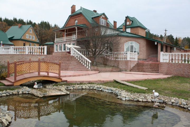 Коттедж 397 м² на участке 42 сот.