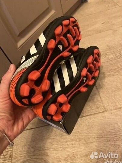 Футбольные бутсы adidas