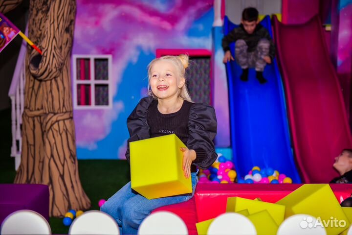 Вечеринка в стиле Уэнздей Аддамс