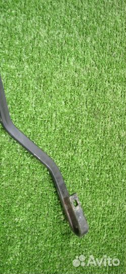 Поводок стеклоочистителя передний правый Nissan