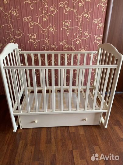 Кровать с маятником