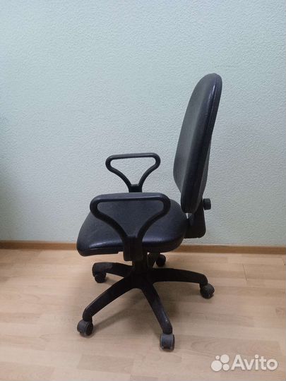 Компьютерное кресло 