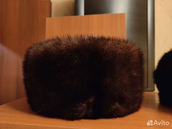 Натуральные меховые шапки мужские и женская. Норка