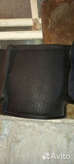 Автомобильные коврики резиновые на Solaris