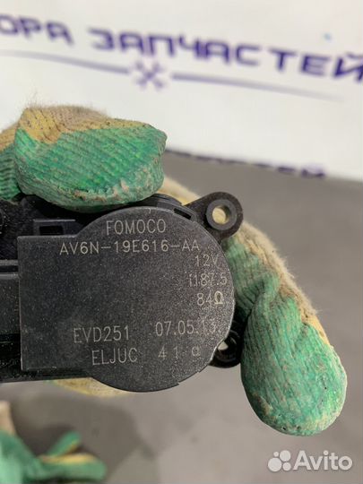 Моторчик заслонки печки Ford Focus 3