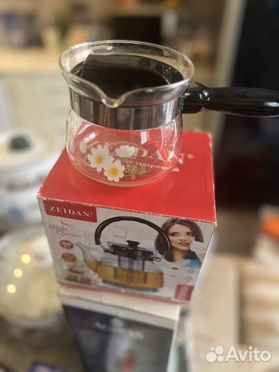 Разный комплект стеклянных бокалов