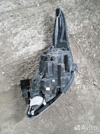 Фара правая Kia Rio 4 на запчасти