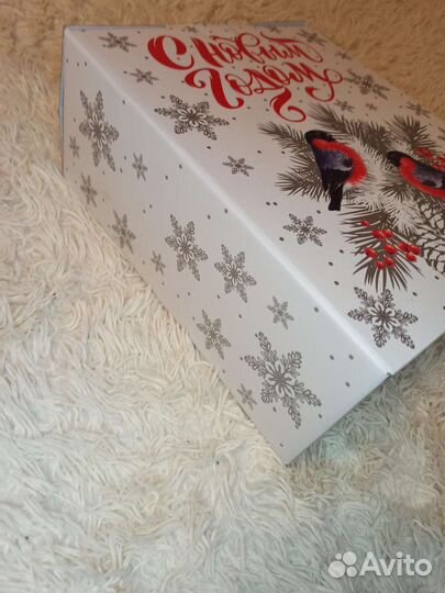 Подарочная большая коробка с новым годом