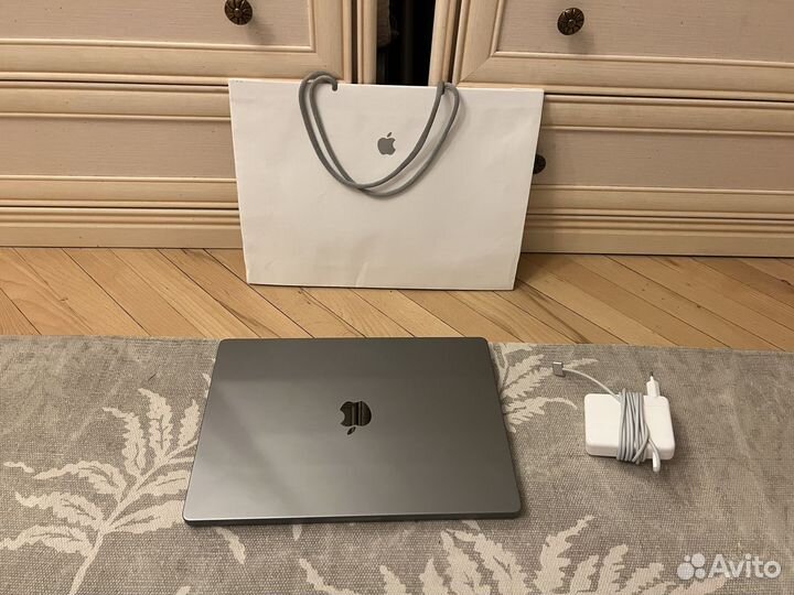 MacBook Pro 16 M1 Max 32Gb 1Tb Ростест