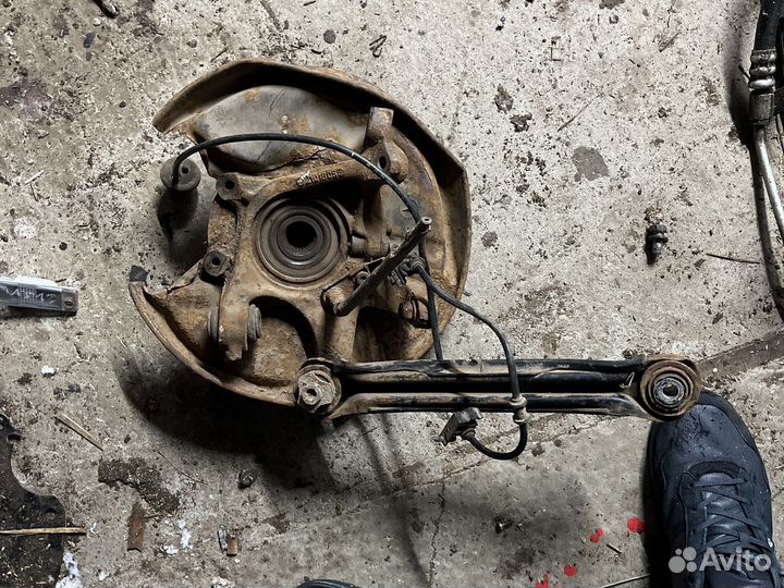 Кулак задний левый правый W210 Mercedes E class