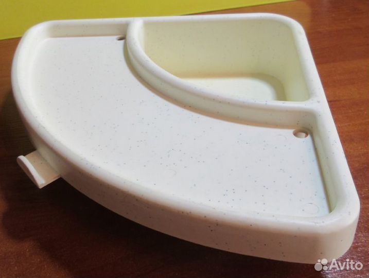 Полочки угловые, ящик