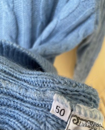 Шерстяной свитер голубой
