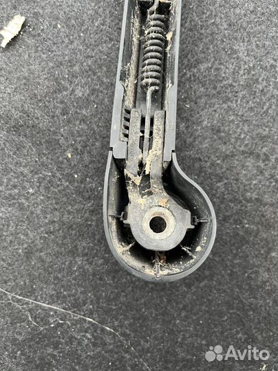 Volkswagen tiguan поводок дворника задний