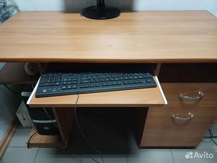 Компьютерный стол