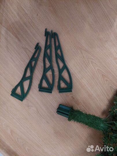 Ёлка, игрушки, гирлянды