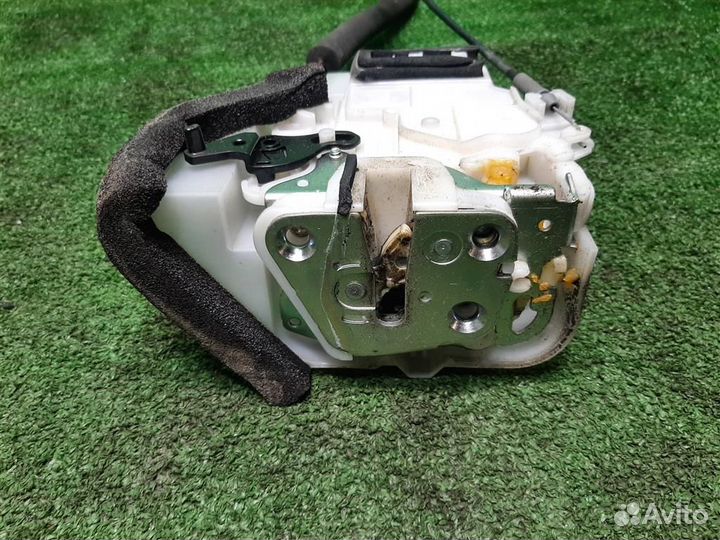 Замок двери задней левой Subaru Legacy/ Outback B