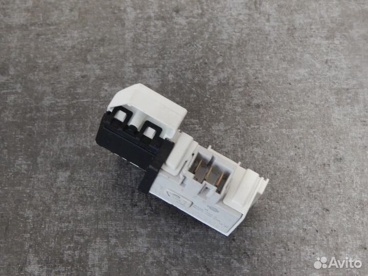 Блокировка люка стиральной машины Bosch 610147