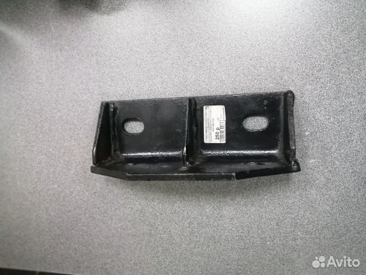 Кронштейн надрамника 5557-8601090