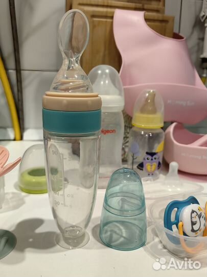 Детские товары: бутылки, стойка для сушки, посуда