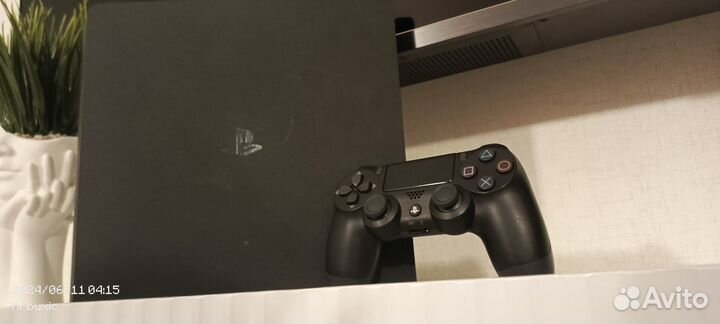 Ps4 slim 500gb +2 джойстика