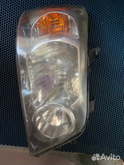 Правая фара Toyota Highlander 2001