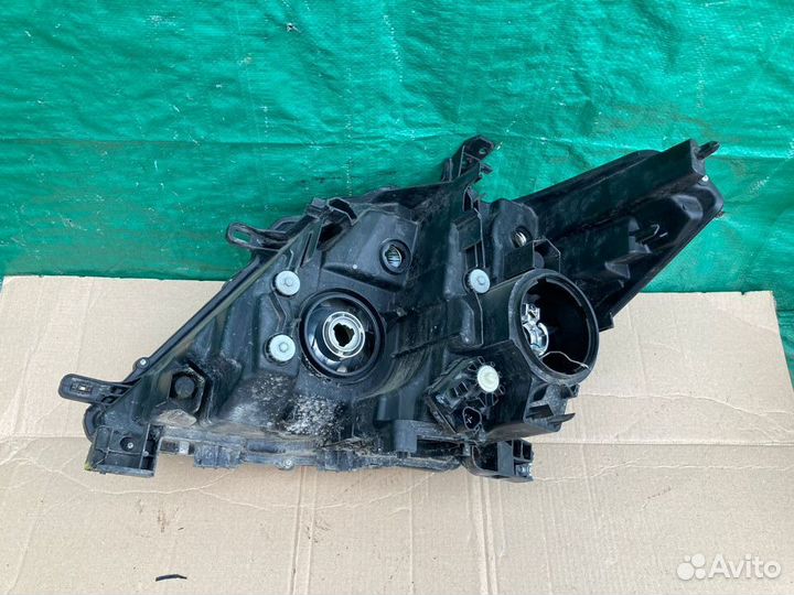 Фара правая Nissan Patrol 2010-2014 г