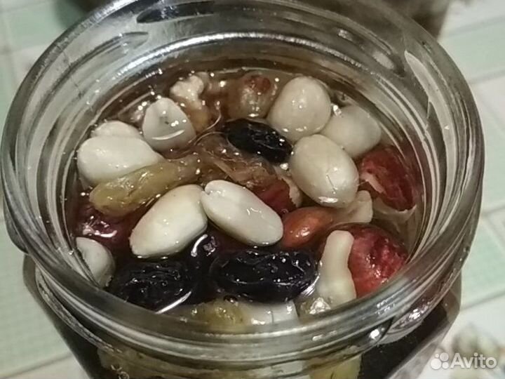 Мед акации с орехами и сухофруктами