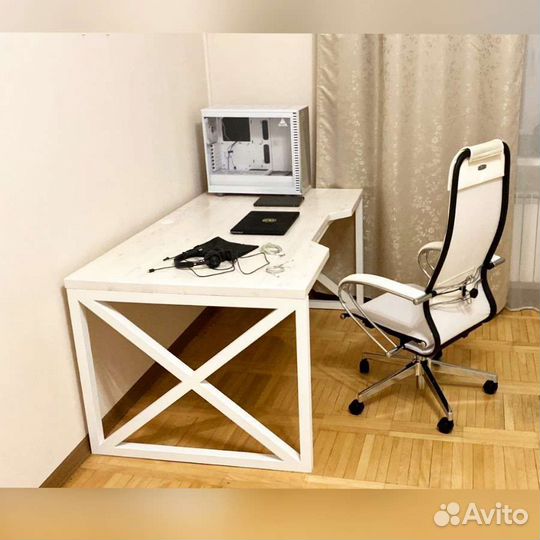 Компьютерный стол, игровой стол