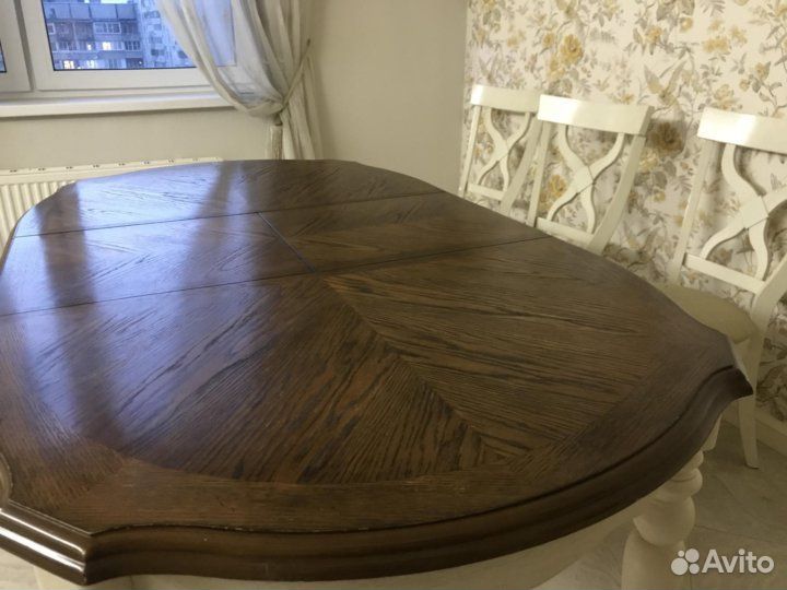 Обеденный стол