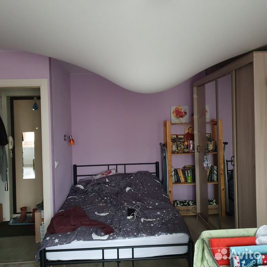 Слить воду с натяжного потолка