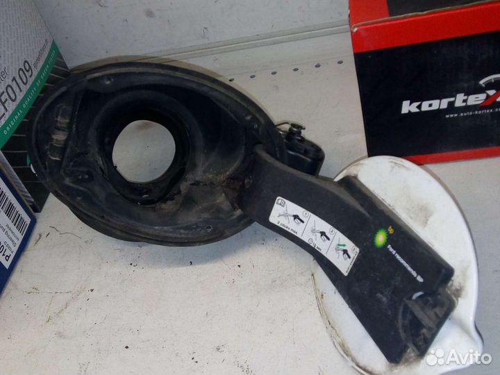 Лючок бензобака Форд Куга 1