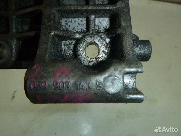 Кронштейн генератора audi A4 B8 2007