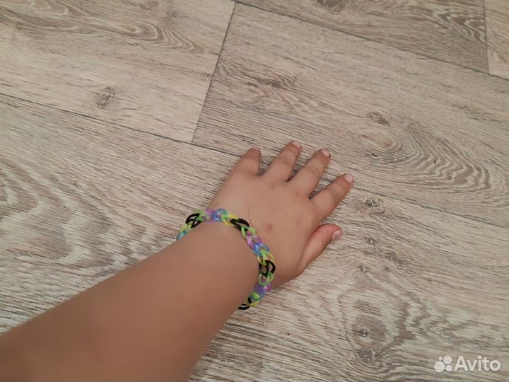 Браслеты, кольца, ожерелья из резиночек