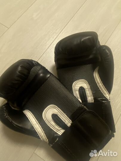 Боксерские перчатки 10 oz Everlast