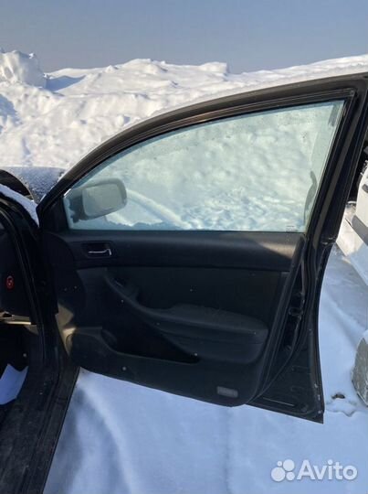 Передняя правая дверь Тойота авенсис