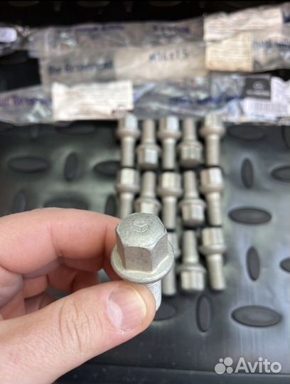 Болты для колес Mersedes Benz A2204000170