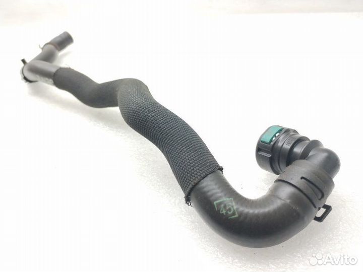 Патрубок системы охлаждения Land Rover Discovery 5