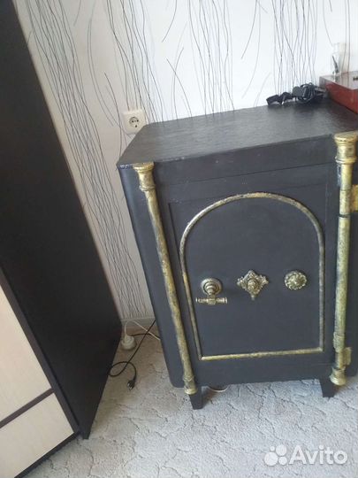 Сейф старинный
