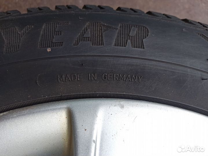 Goodyear UltraGrip Ice 2 215/55 R16