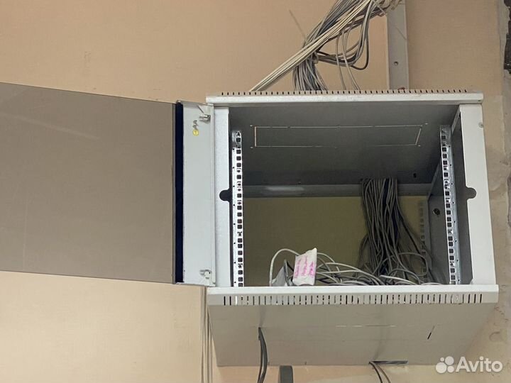 Серверный шкаф подвесной