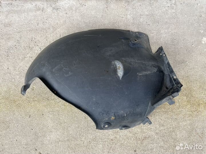 Подкрылок пер правый Mercedes CLS C219