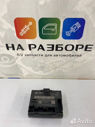 Блок управления дверьми передний правый Audi Q3