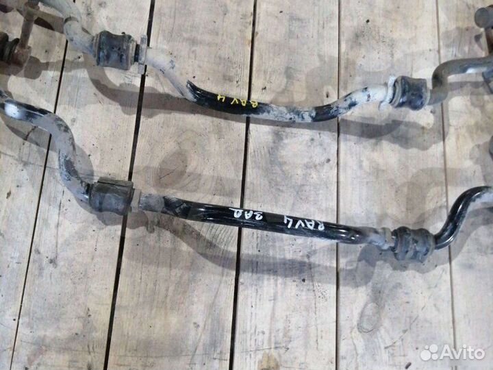 Стабилизатор задний Toyota Rav4