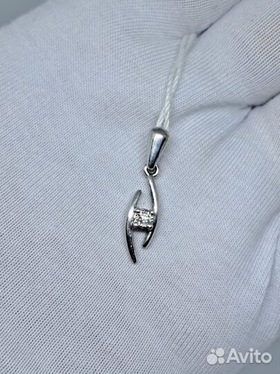 Подвеска с бриллиантом