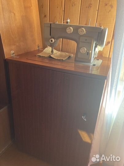 Швейная машина чайка 142м