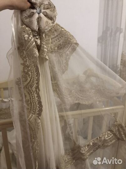 Детская кроватка с маятником и ящиком