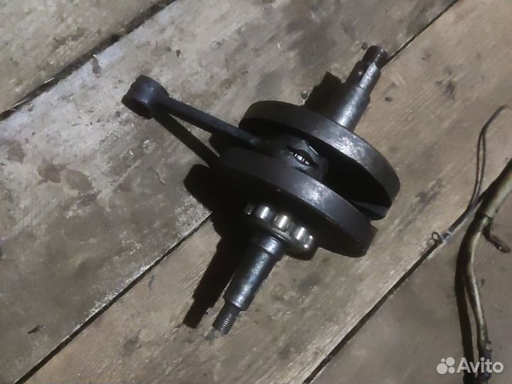 Коленвал мотороллера муравей