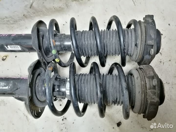 Стойка подвески передняя Volkswagen Passat b6 3C5